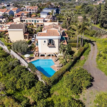 Del Leone Con Piscina By Wonderful Italy *