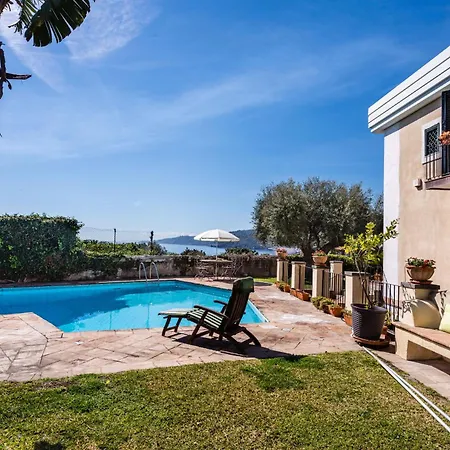 Del Leone Con Piscina By Wonderful Italy *